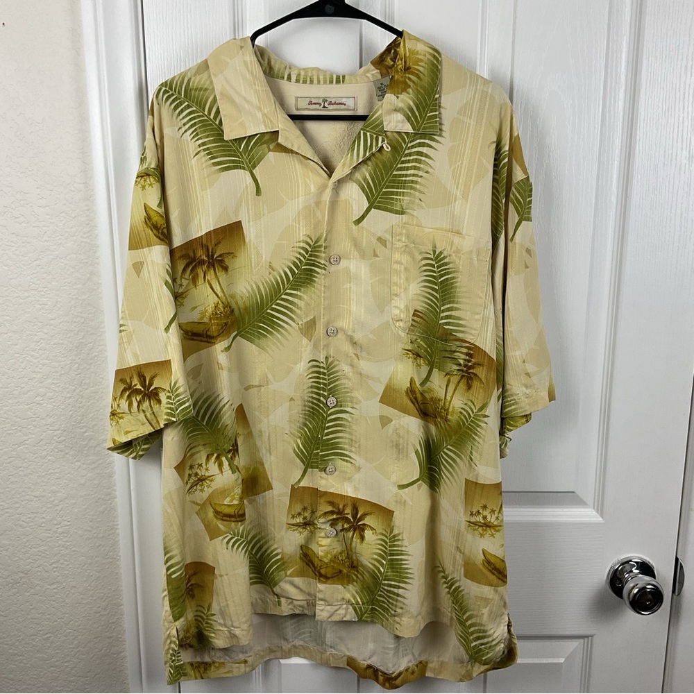 Pre-Owned Tommy Bahama Yellow Floral Short Sleeve Silk Button Up Shirt, Size XL
